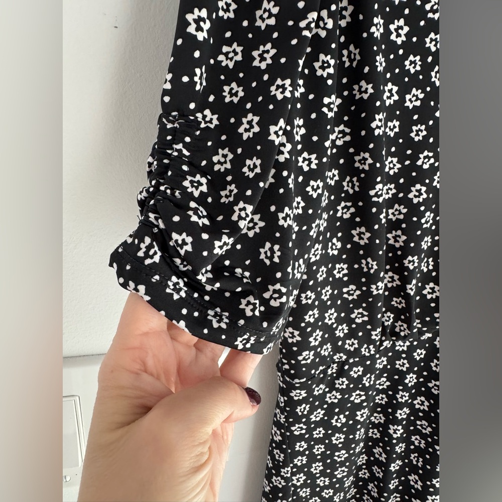 AFRM Black Ditsy Daisy Floral Plunge V Neck High Low Maci Dress NEW Women’s M - Picture 7 of 13